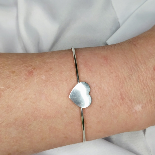 BRACELETE CORACAO CHAPA