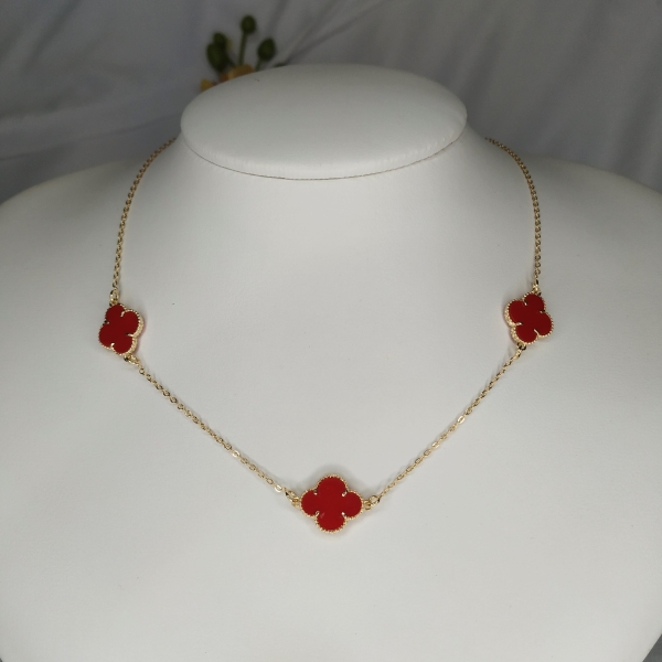 COLAR CADEADINHO COM 3 TREVOS VERMELHO