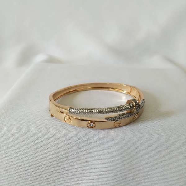 BRACELETE PREGO CRAVEJADO 2 BANHOS