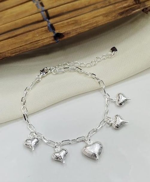 PULSEIRA CARTIER COM 5 CORAÇÕES