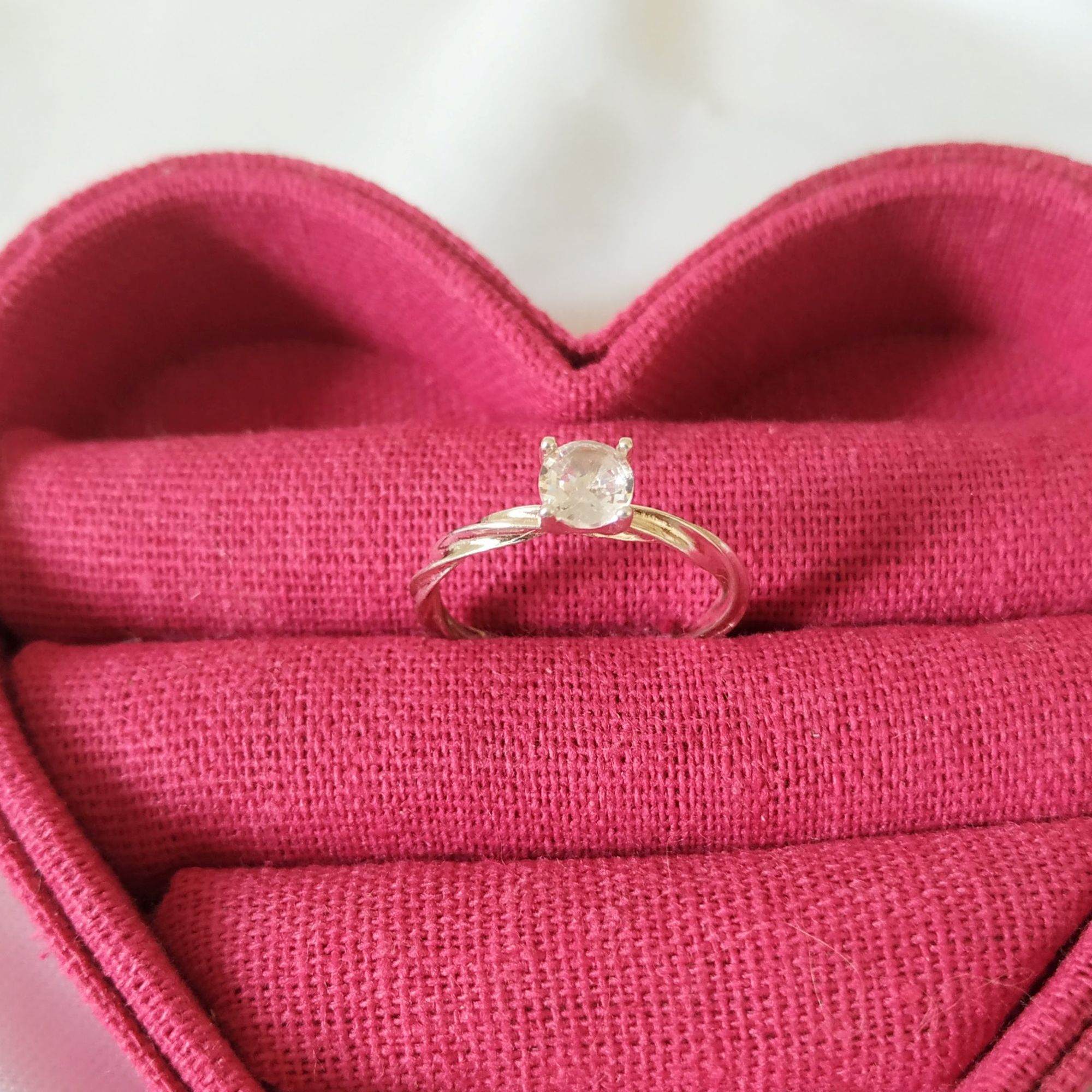 ANEL SOLITÁRIO ARO TORCIDO TAM 16