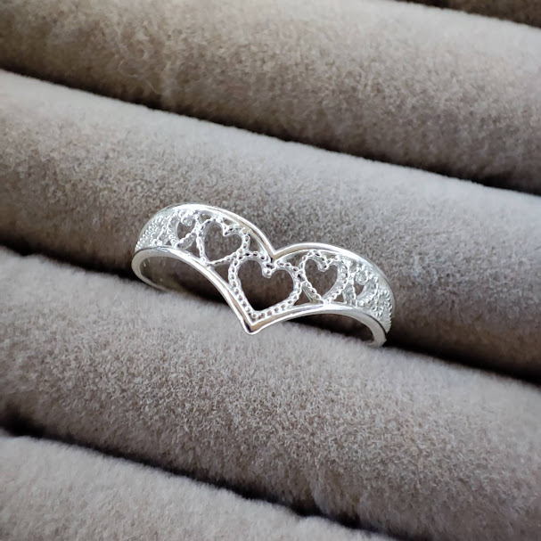 ANEL V CORAÇÕES TAM 22