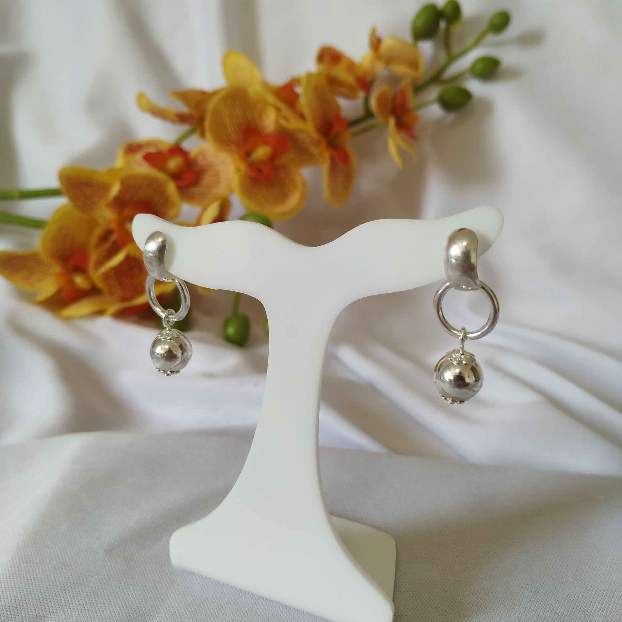 BRINCO ARGOLA BOLA PRATA