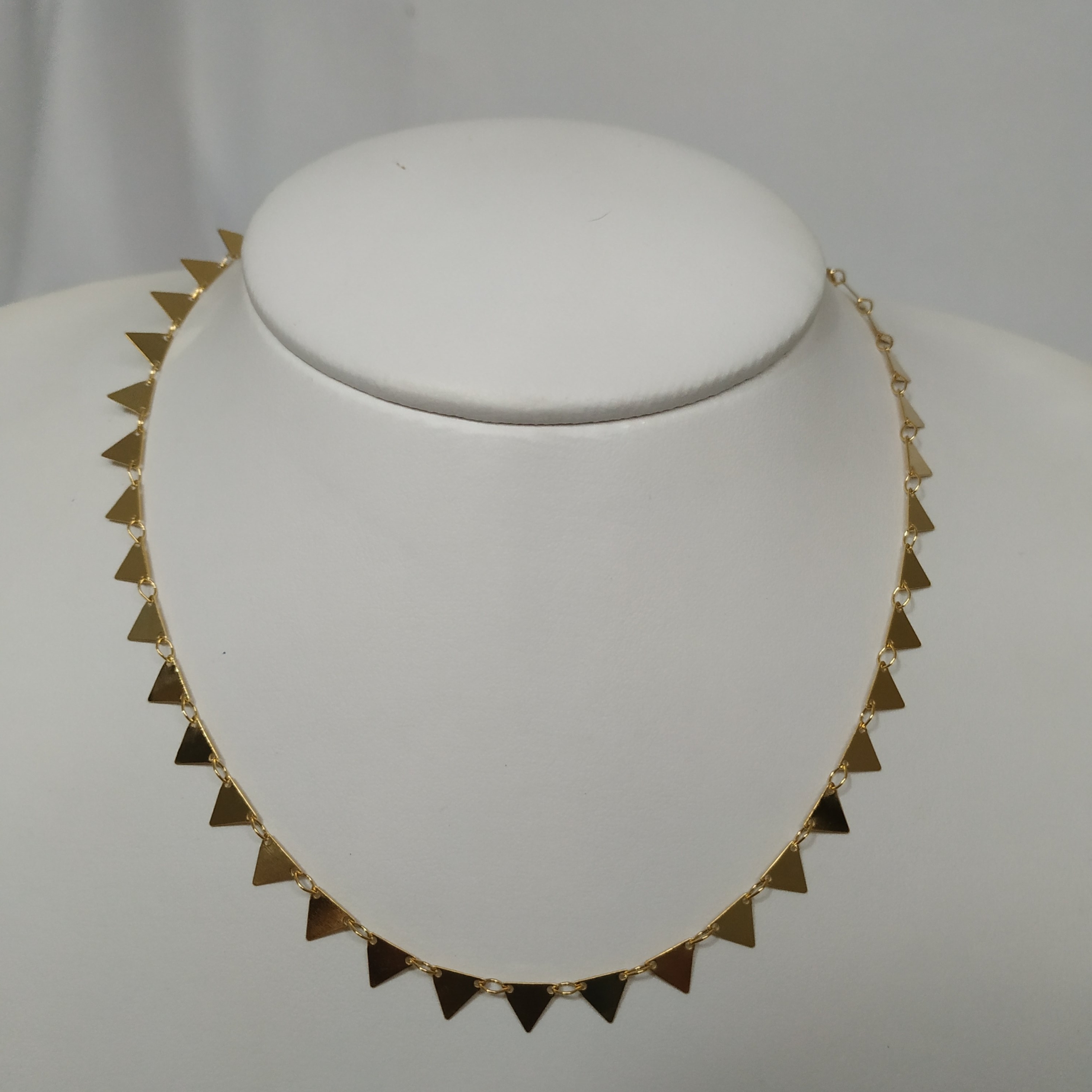 COLAR TRIANGULO C/FECHO LAG0STA