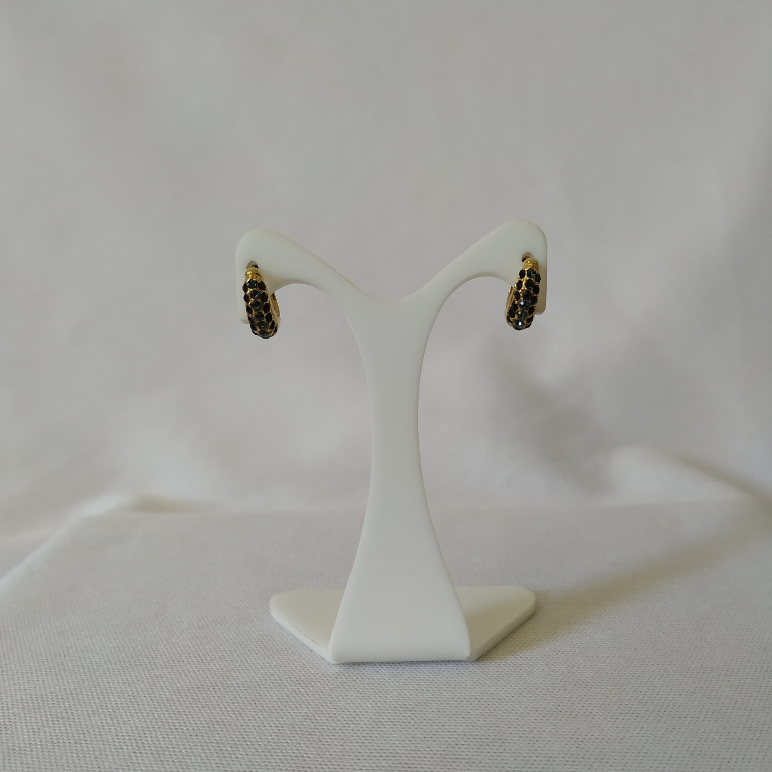 BRINCO ARGOLA PEQUENA C/ 19 PEDRAS