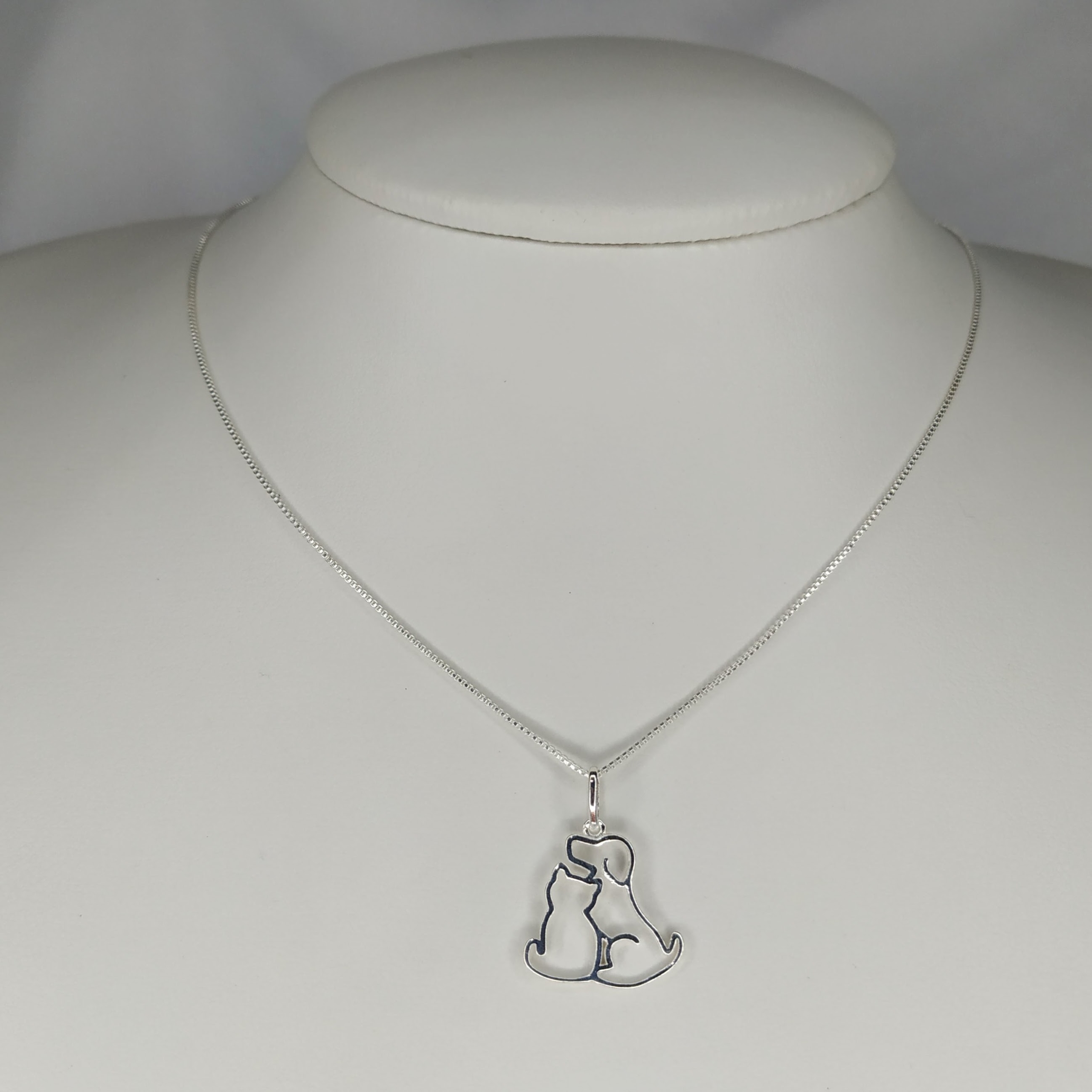 COLAR COM PINGENTE CÃO E GATO PRATA