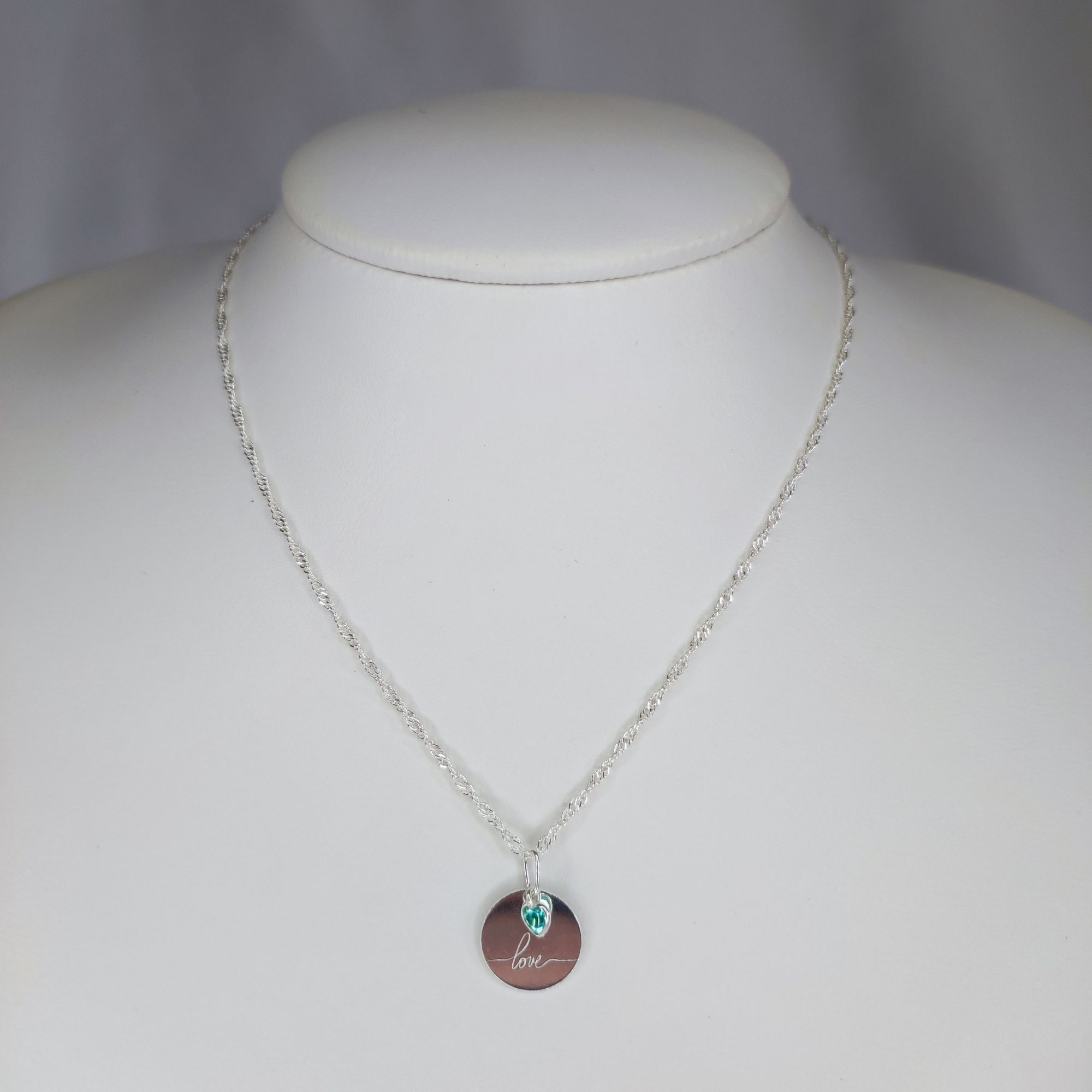 GARGANTILHA COM PINGENTE LOVE COM PEDRA PRATA 925