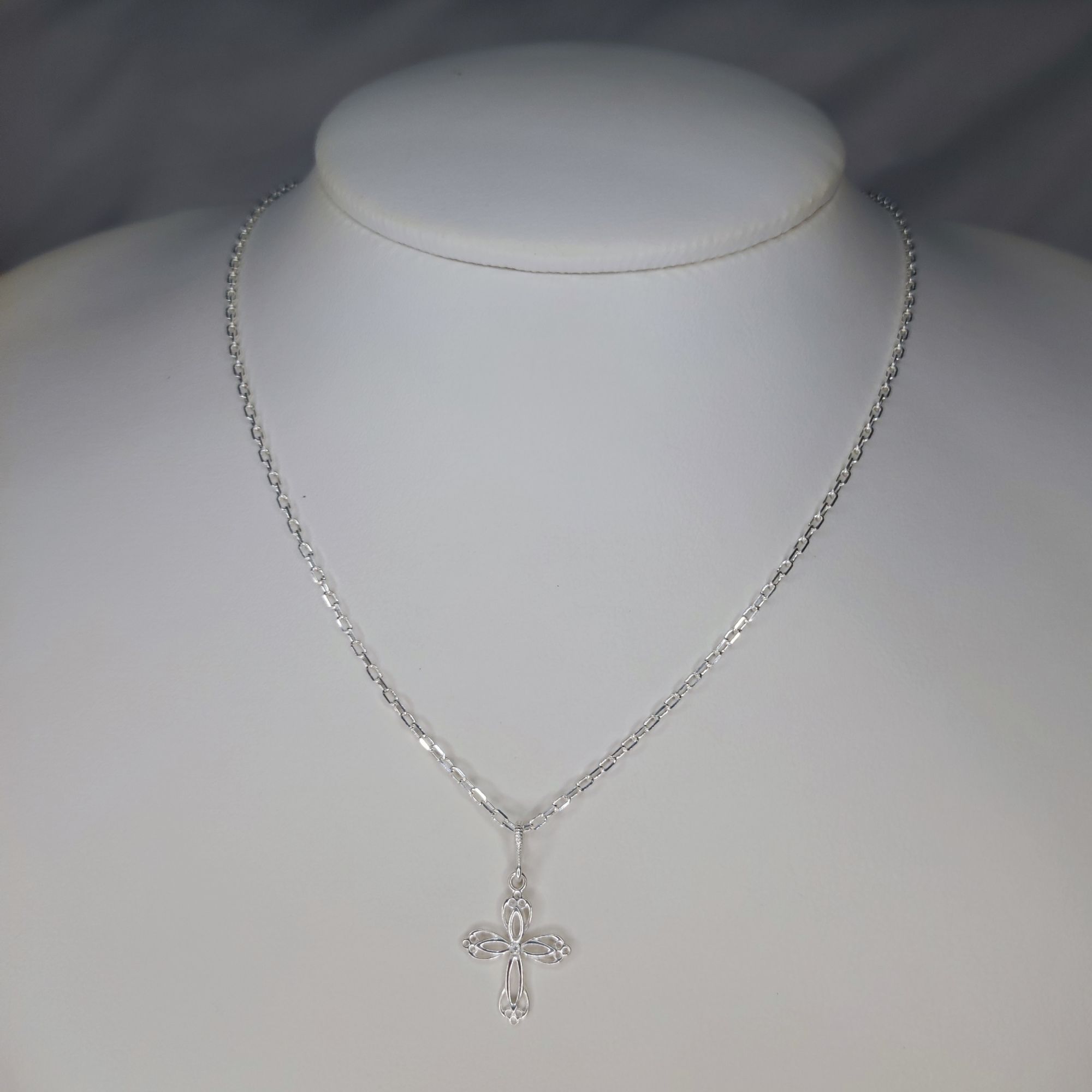 CORRENTE MASCULINA ELO CADEADO COM PINGENTE CRUZ TRABALHADA