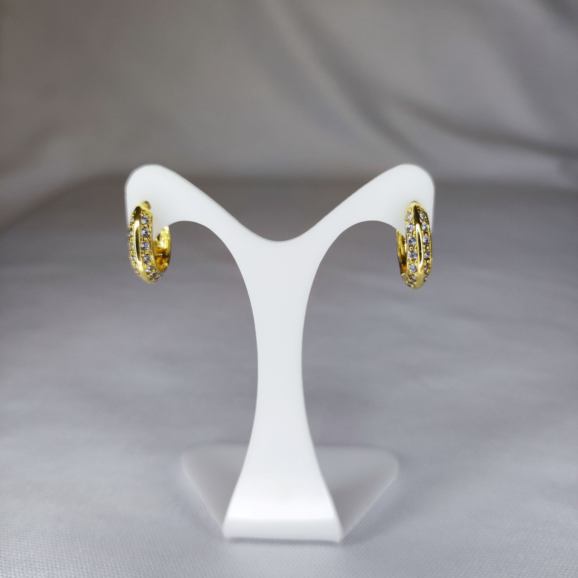 BRINCO ARGOLA PEQUENA COM ZIRCONIAS