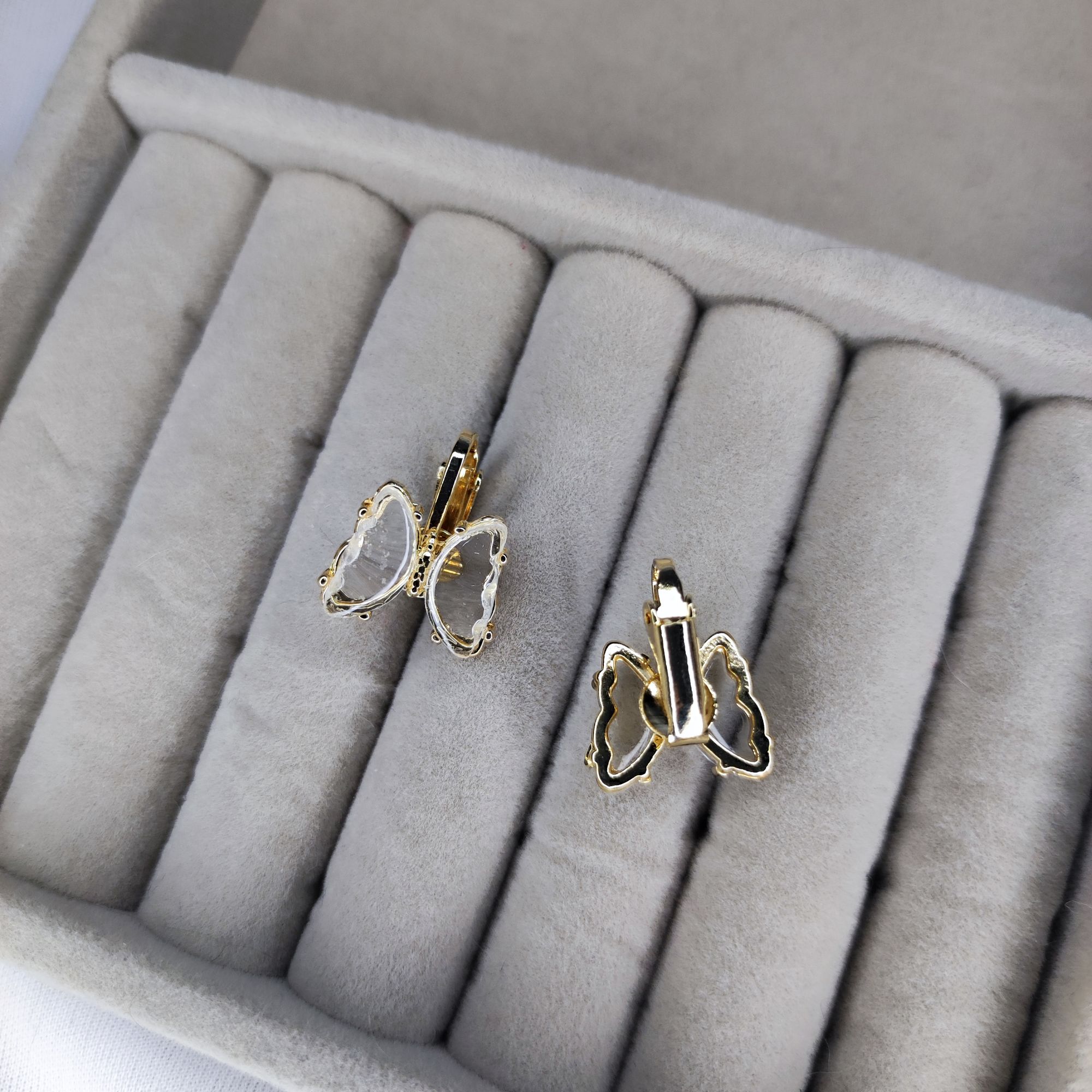 BRINCO BORBOLETA PEDRA CRISTAL(PRESSÃO)