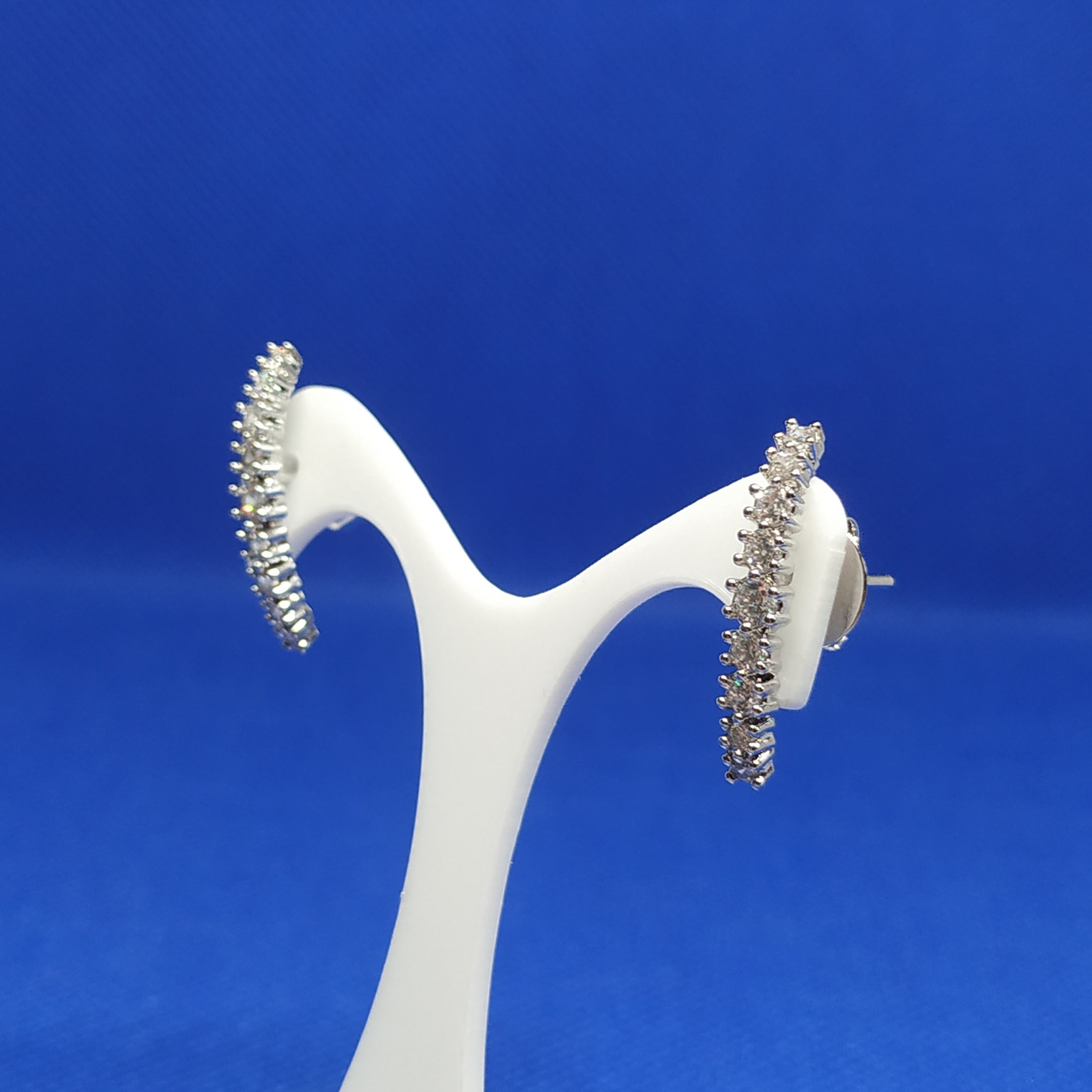 EAR HOOK 9 ZIRCONIA CRAVAÇÃO 4 PONTAS OURO BRANCO