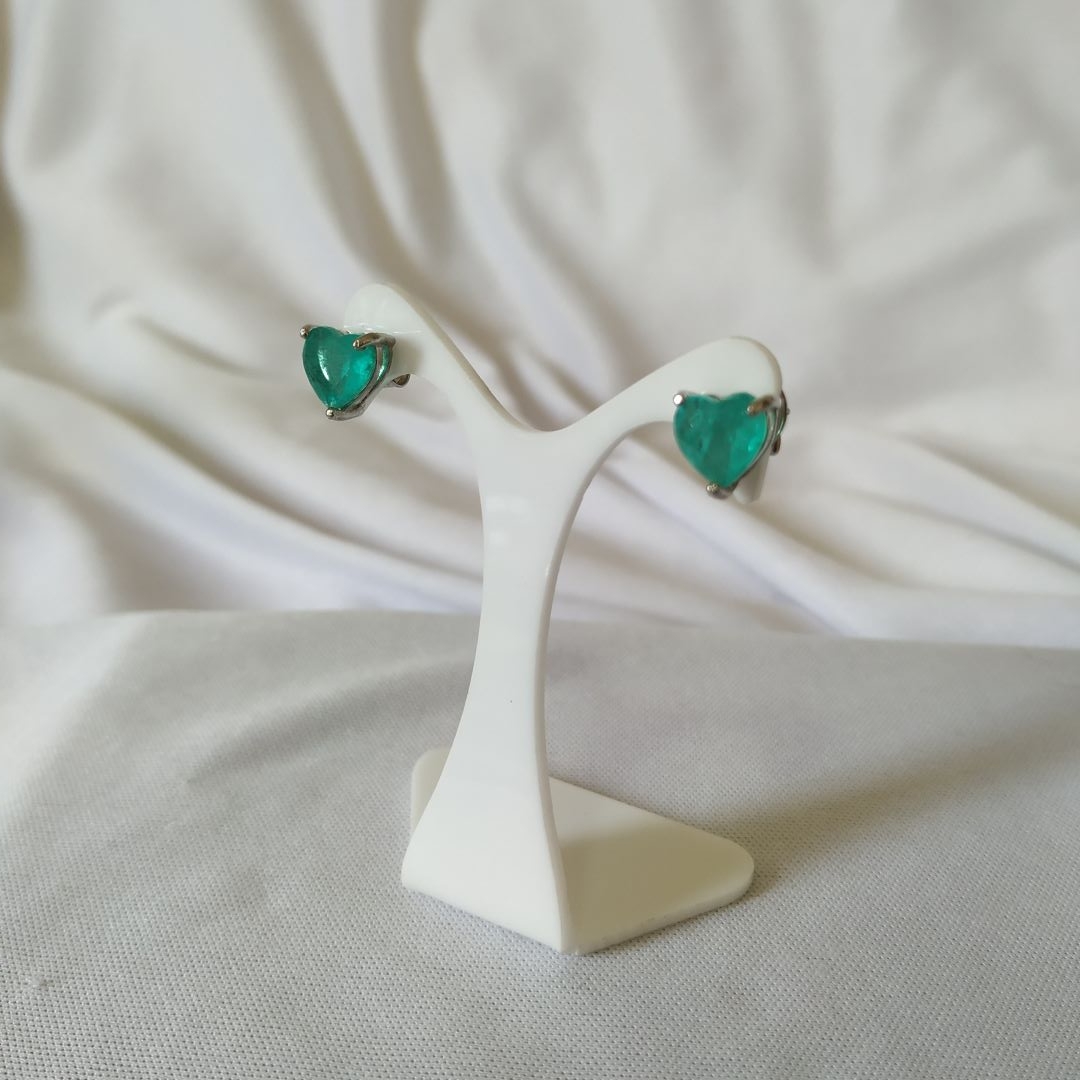 BRINCO CORAÇÃO 8MM PREMIUM OURO BRANCO /TURMALINA