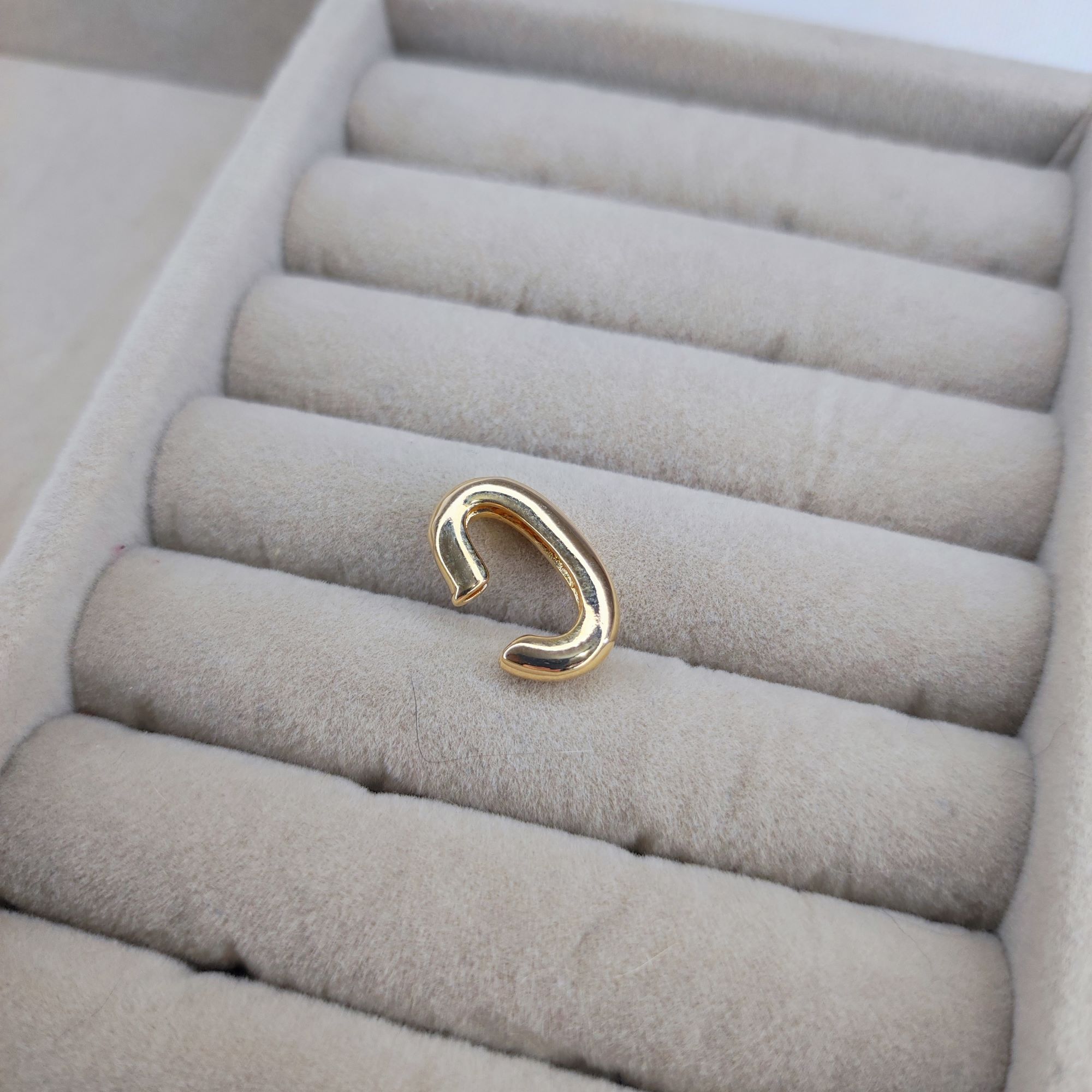 EAR HOOK FAKE LISO TUBO "M"