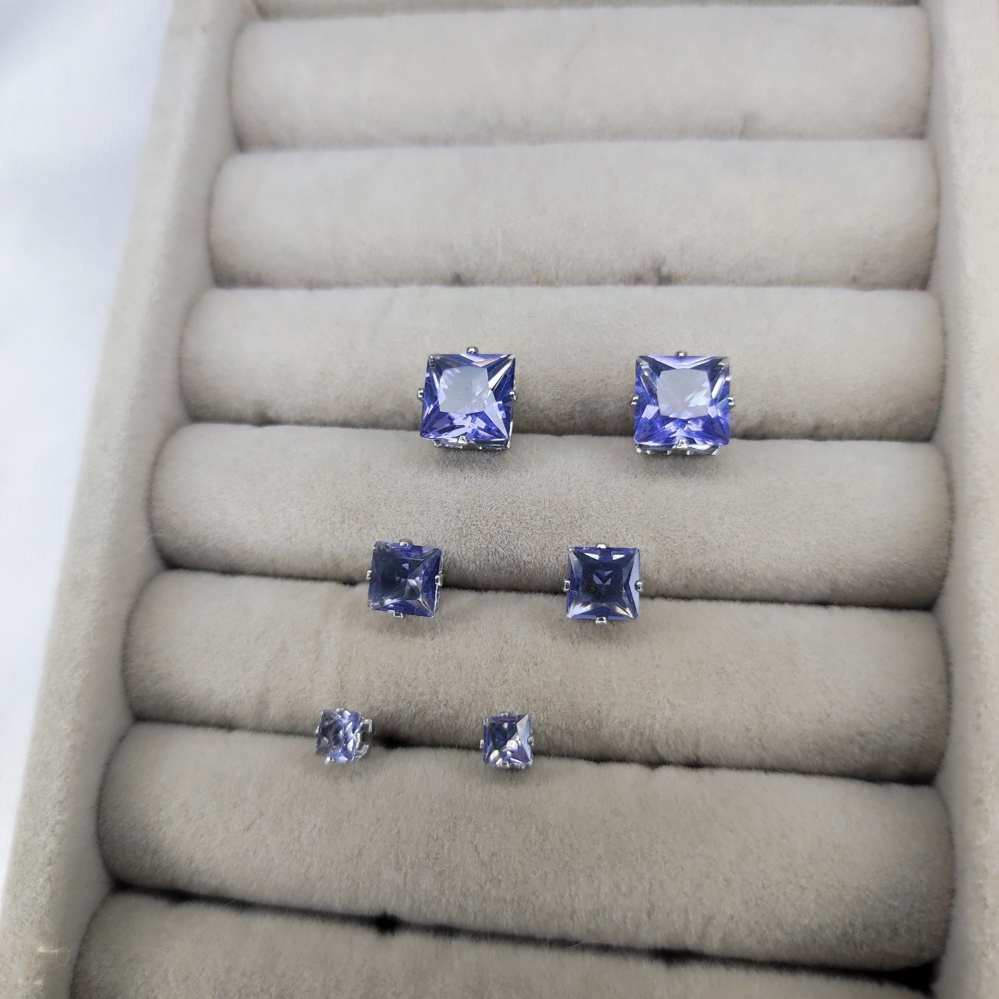 BRINCO TRIO QUADRADO AÇO ROXO