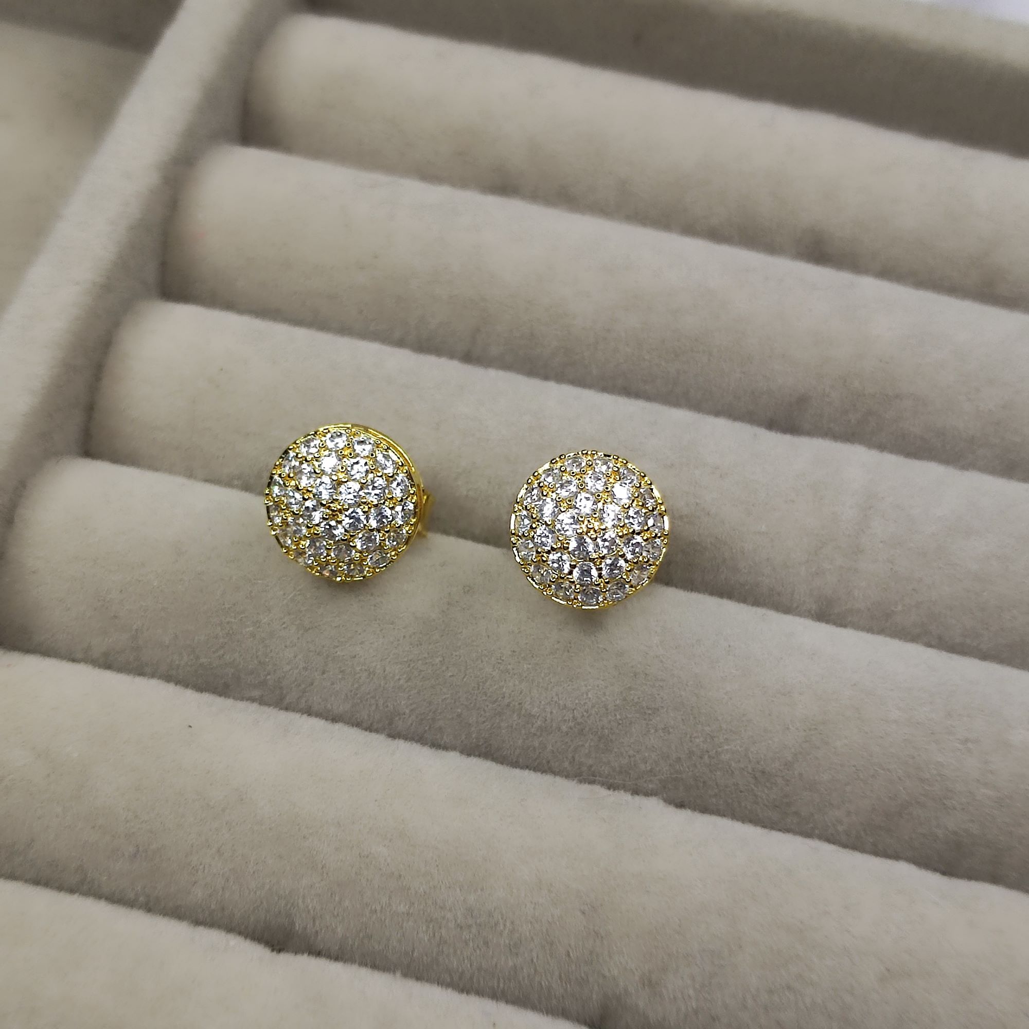 BRINCO BOLA CRAVEJADA OURO G
